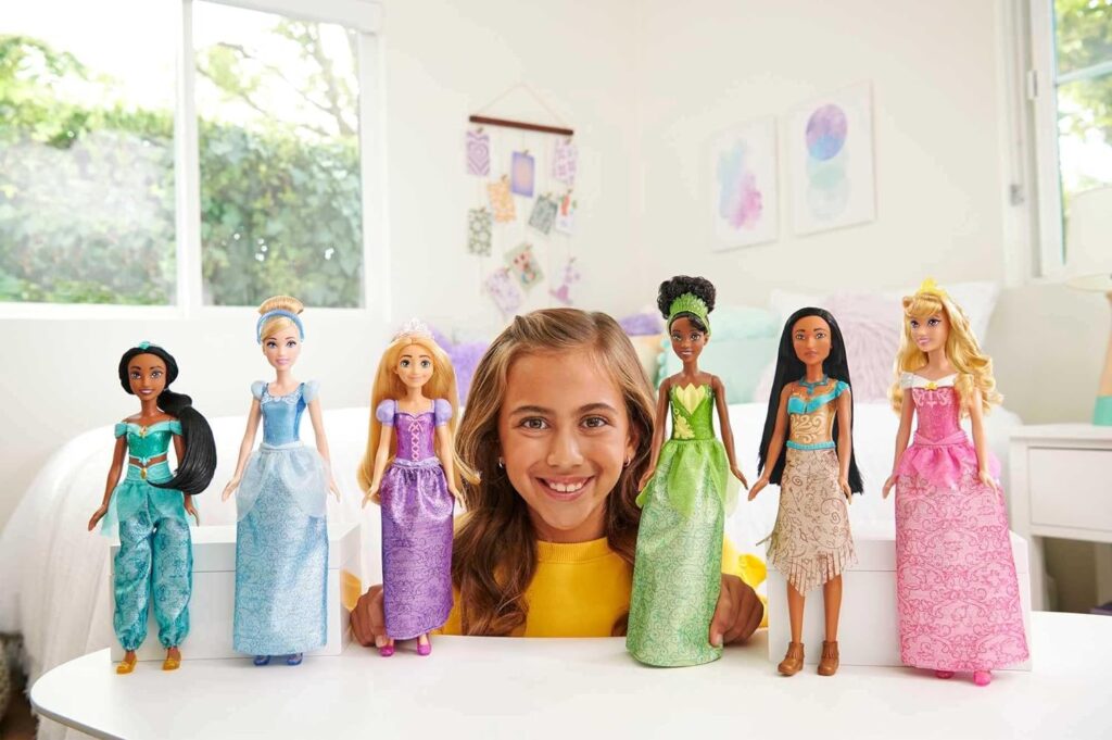 Disney Princess Fashion Doll Gift Set with 13 Dolls in Sparkling Clothing and Accessories, Inspired by Disney Movies (Amazon Exclusive)