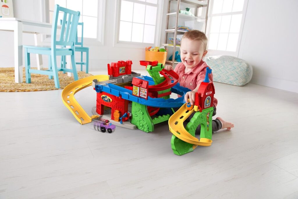 Fisher-Price Little People Toddler Race Track Playset Sit ‘n Stand Skyway, 34+ Inches Tall, 2 Toy Cars for Ages 18+ Months (Amazon Exclusive)