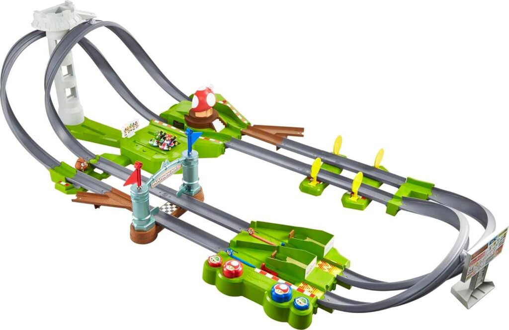 Hot Wheels Mario Kart Circuit Track Set with 1:64 Scale Die-Cast Kart Replica Ages 5 and Above