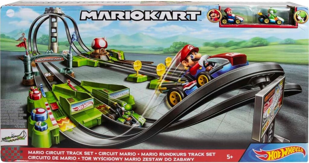 Hot Wheels Mario Kart Circuit Track Set with 1:64 Scale Die-Cast Kart Replica Ages 5 and Above